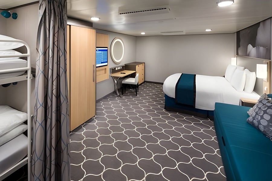 Внутренняя Spacious Interior (1R)