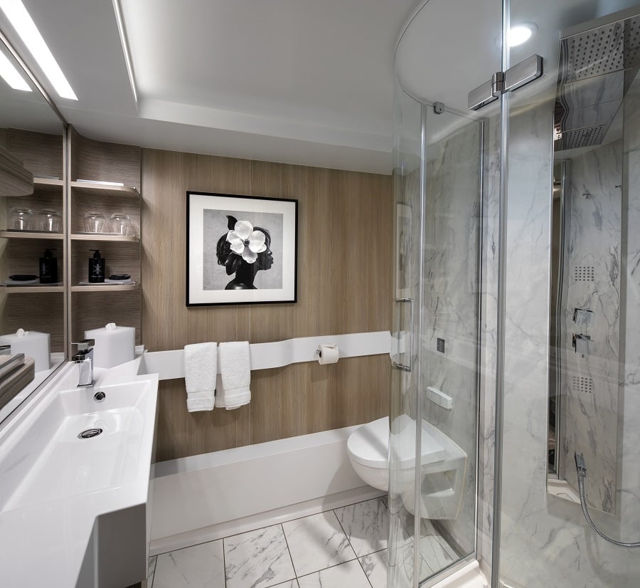 С балконом AquaClass Stateroom (A2)