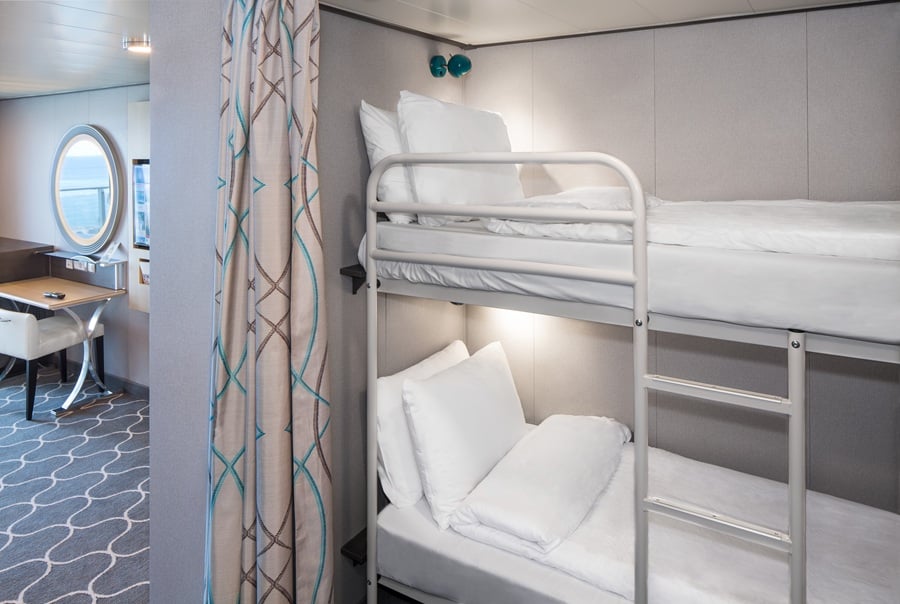 С балконом Ultra Spacious Ocean View Stateroom with Balcony (1A)