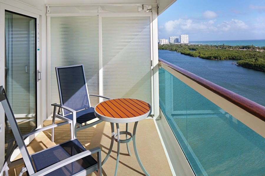 С балконом Spacious Ocean View Balcony (2B)