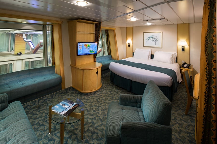 Внутреннняя Spacious Promenade View Interior Stateroom (1Q)