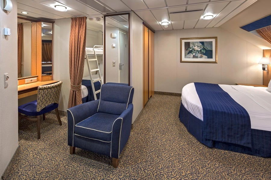 С окном Ultra Spacious Ocean View Stateroom (1K)