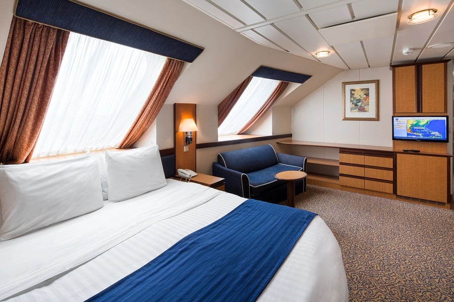 С окном Ultra Spacious Ocean View Stateroom (1K)