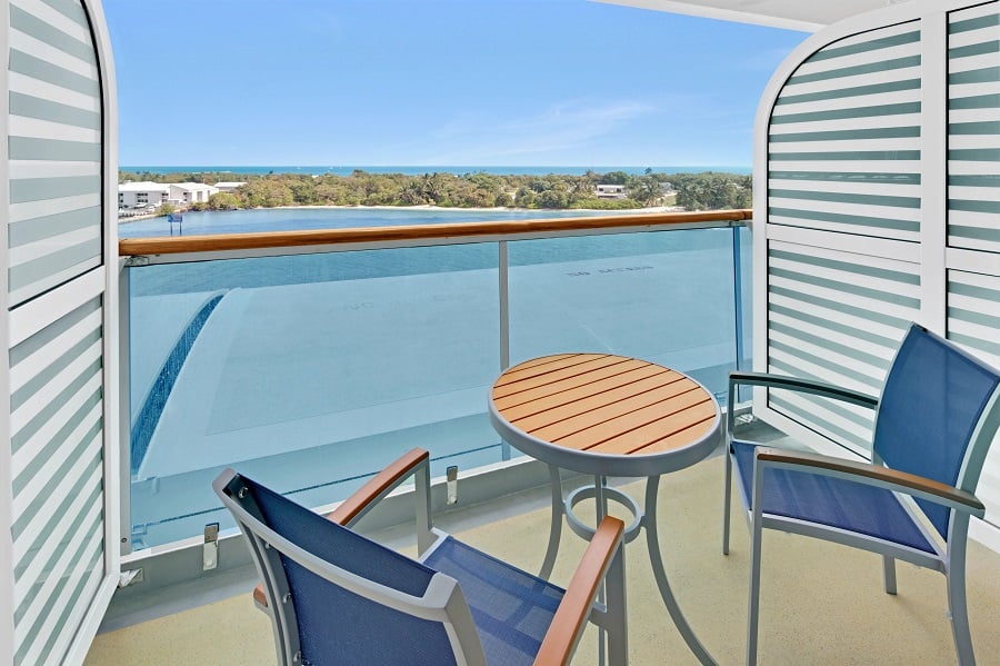 С балконом Spacious Ocean View Balcony (2B)