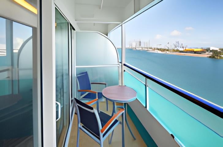 С балконом Spacious Ocean View Balcony (3B)