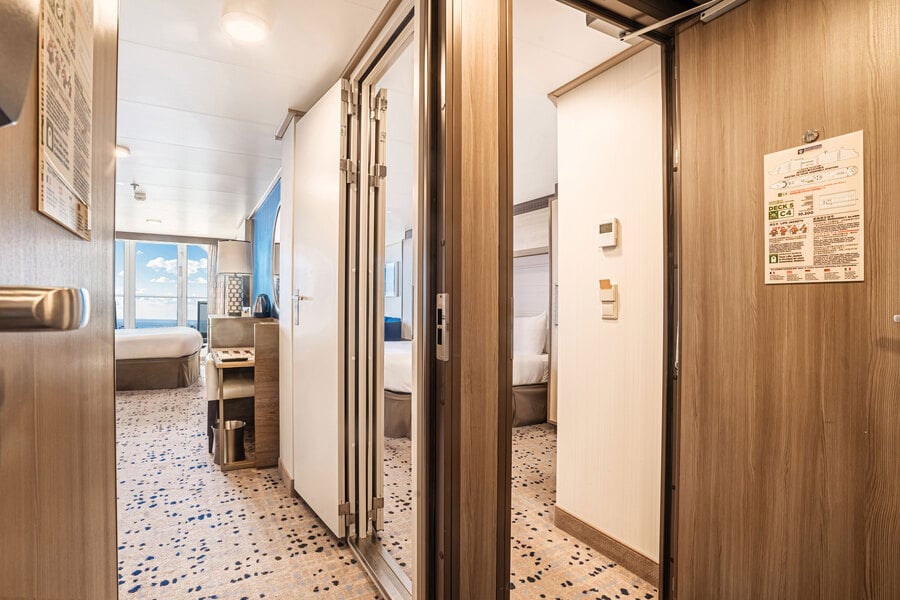 С балконом Connecting Oceanview Balcony (CB)