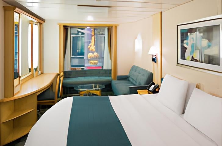 Внутренняя Connecting Promenade Interior (CP) 