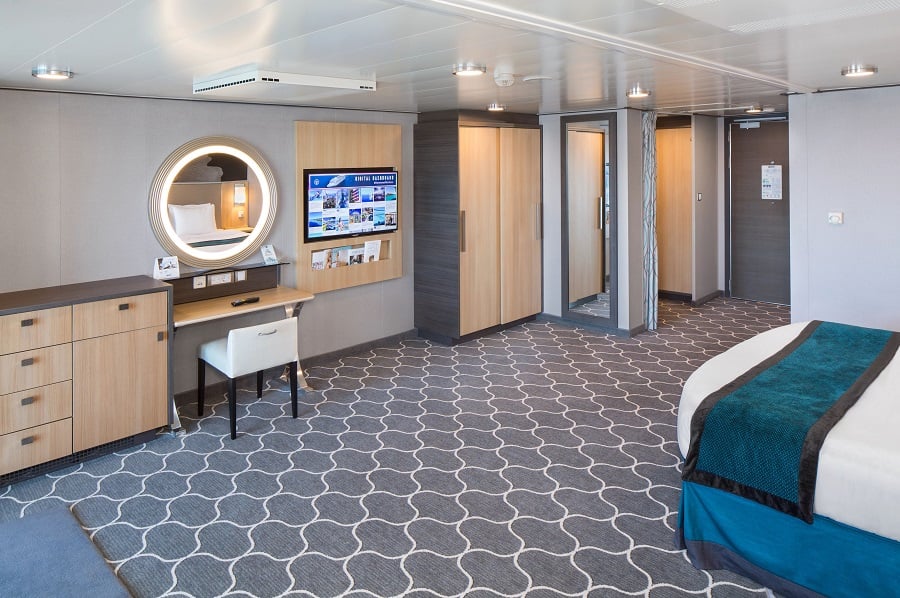 С балконом Ultra Spacious Ocean View Stateroom with Balcony (1A)