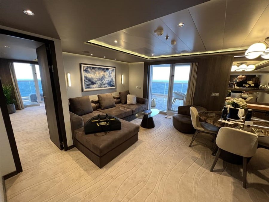 Сьют с балконом Serenity Residence (SR)