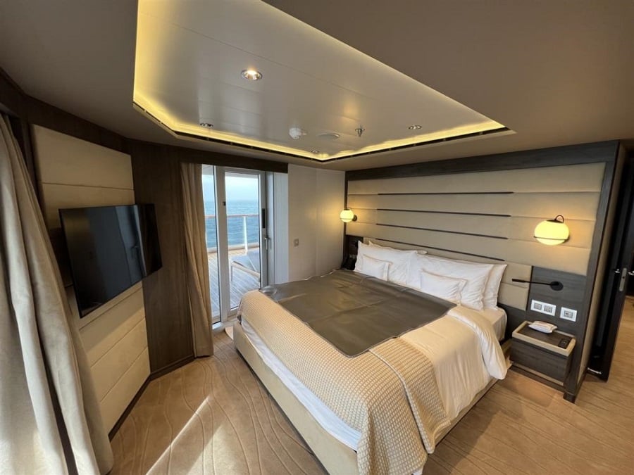 Сьют с балконом Serenity Residence (SR)