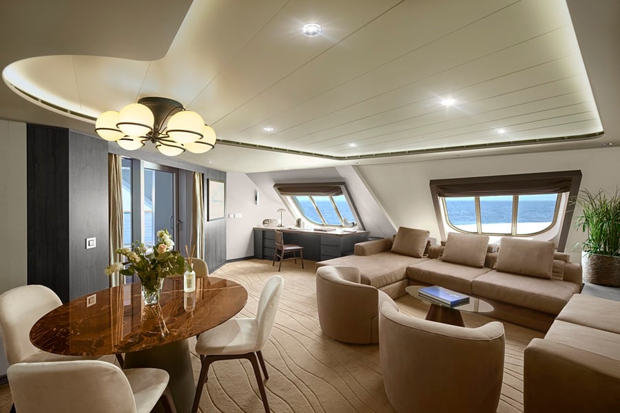 Сьют с балконом Retreat Residence (RR)